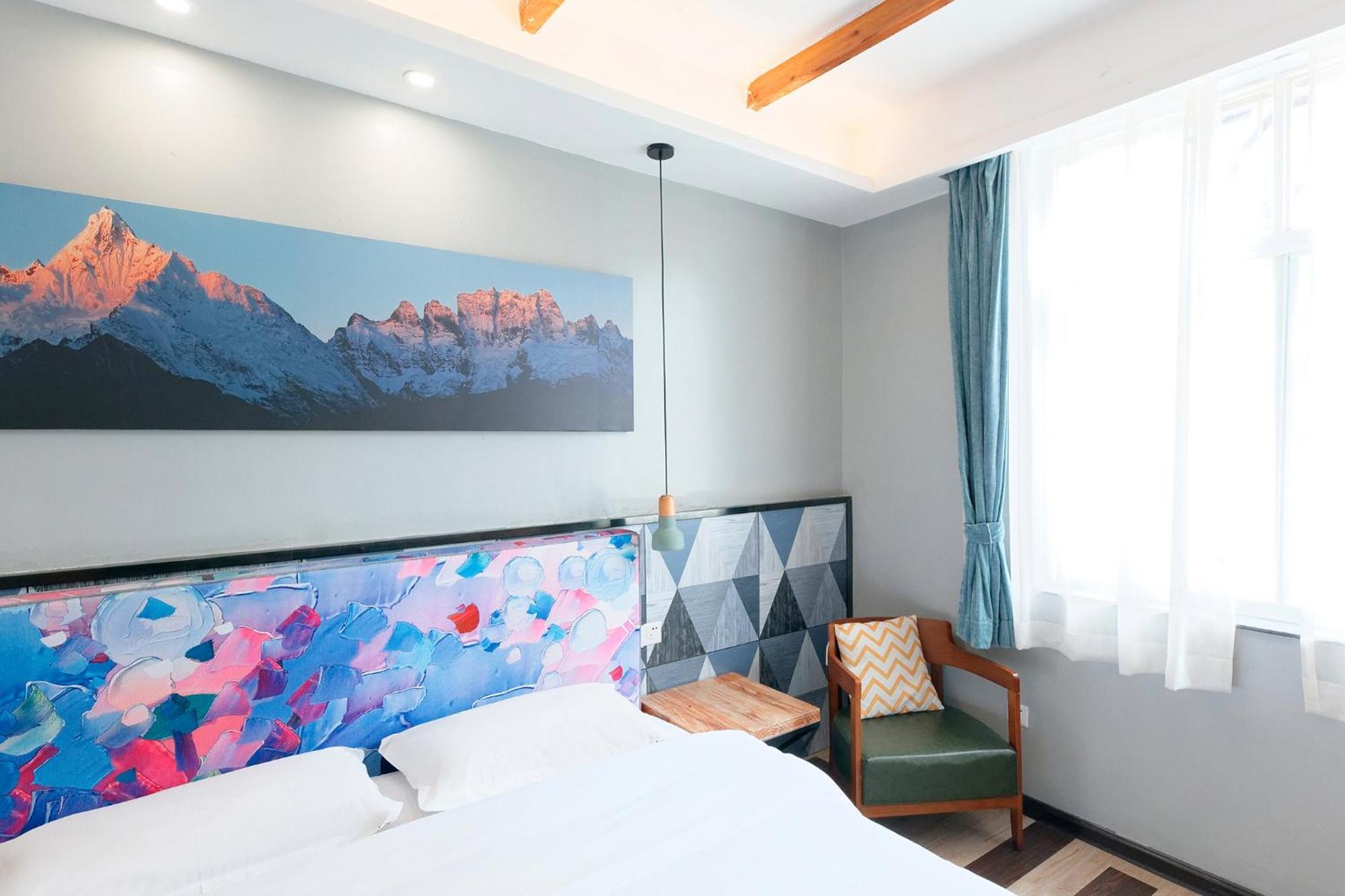 The Cloudland International Youth Hostel Close To The City Center,15 Min Walks To The Subway, Close To The Night Market, Old Street, Green Lake, English-Speaking Service, Free Activity Convenient Payment And Visa Cards Are Accepted Kunming Exterior photo